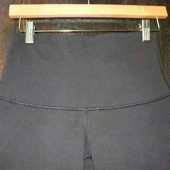 LULULEMON Black Cropped Thicker Compression Leggings Tights Women Size 6 - Picture 3 of 6